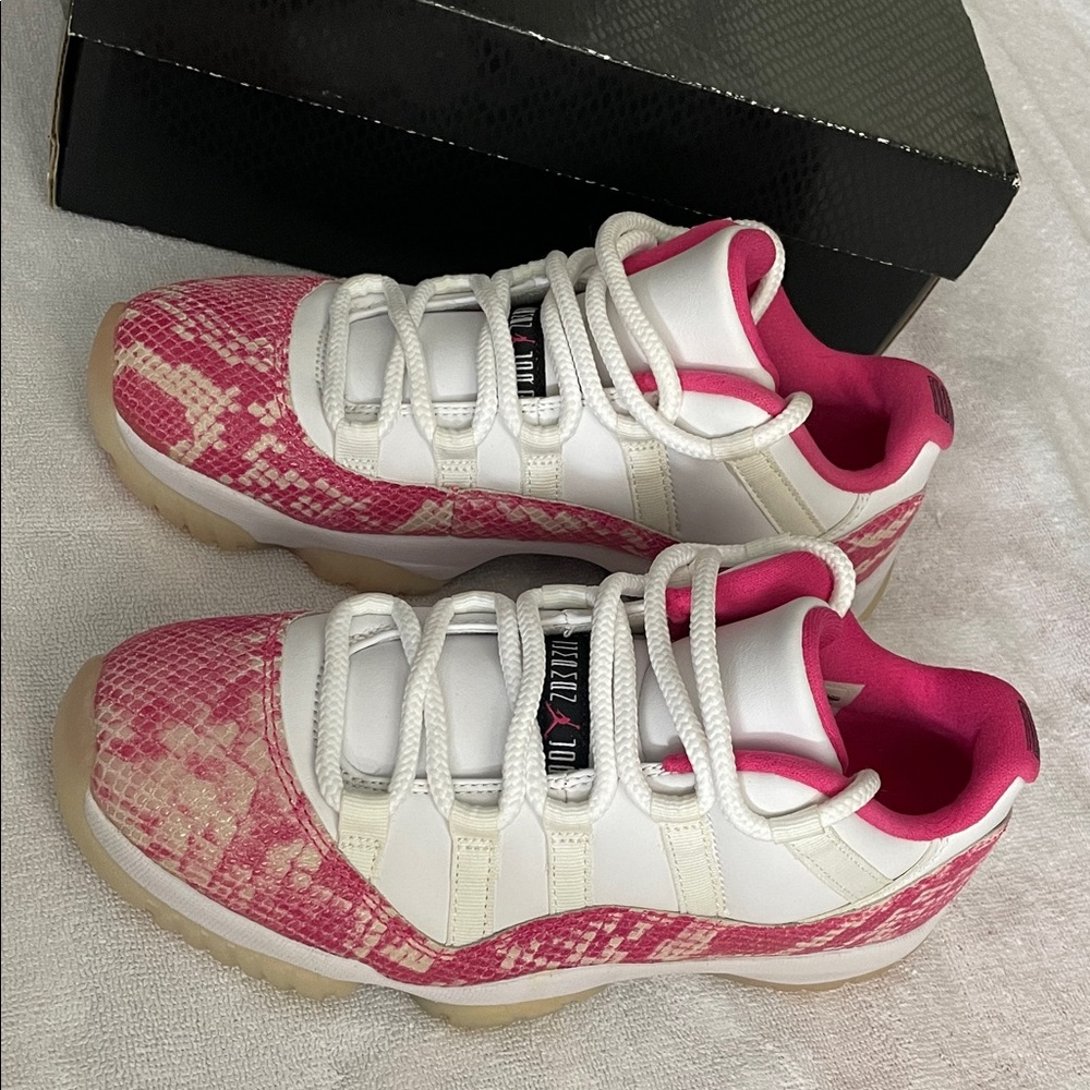 Jordan 11 Retro Lows Womans
